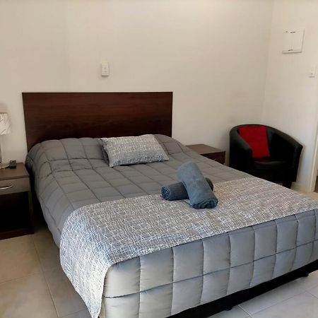 Derby Lodge Self Contained Apartments Екстериор снимка