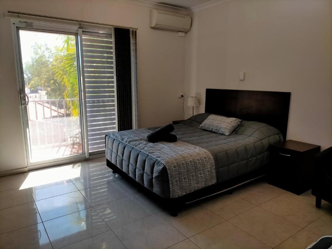Derby Lodge Self Contained Apartments Екстериор снимка