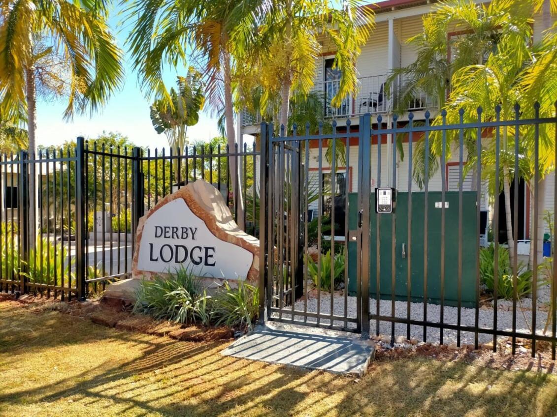 Derby Lodge Self Contained Apartments Екстериор снимка