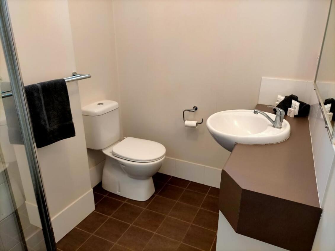 Derby Lodge Self Contained Apartments Екстериор снимка