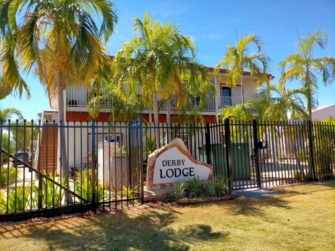 Derby Lodge Self Contained Apartments Екстериор снимка
