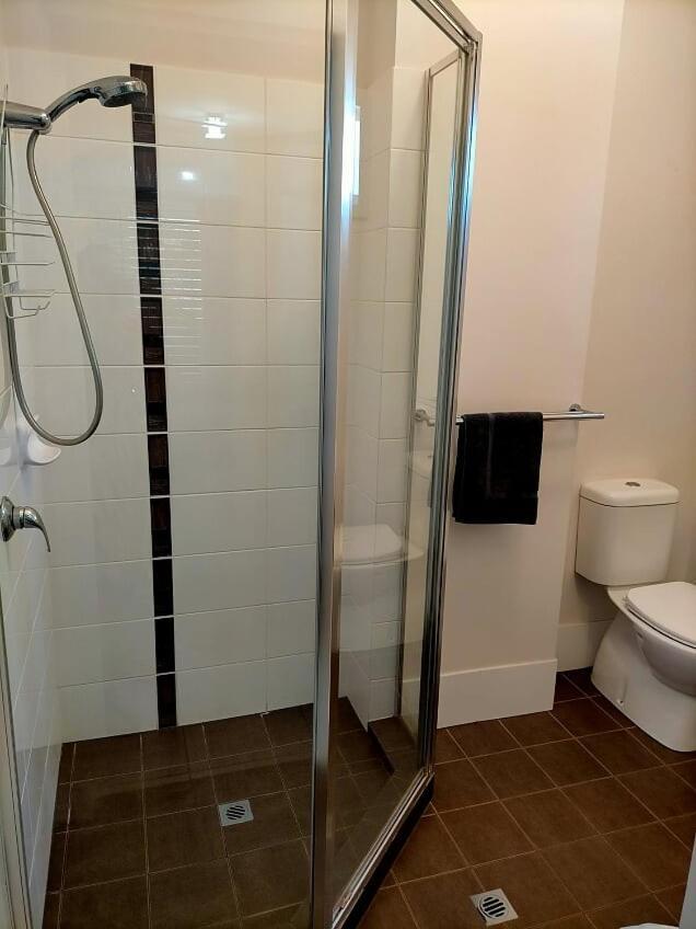Derby Lodge Self Contained Apartments Екстериор снимка