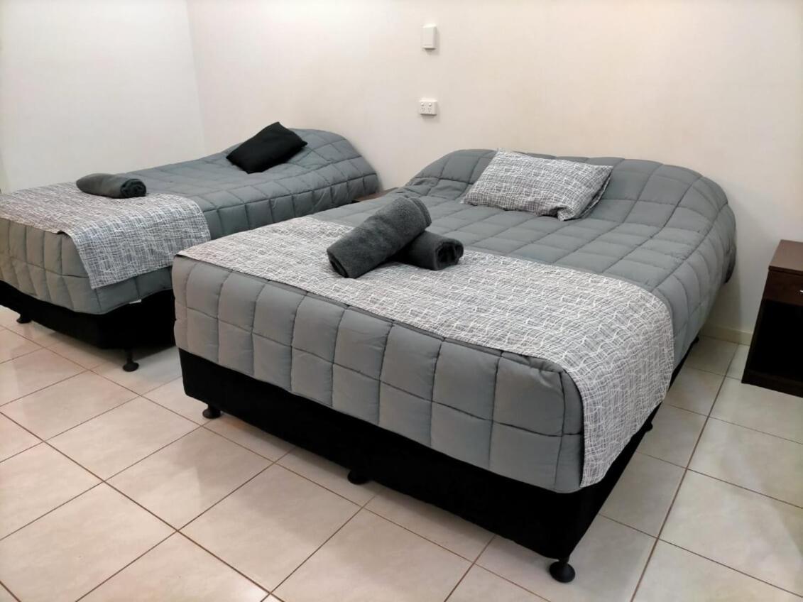 Derby Lodge Self Contained Apartments Екстериор снимка