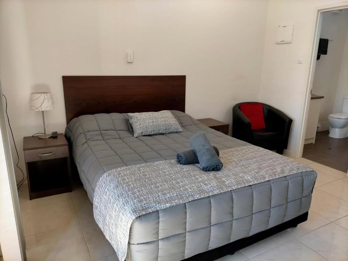 Derby Lodge Self Contained Apartments Екстериор снимка